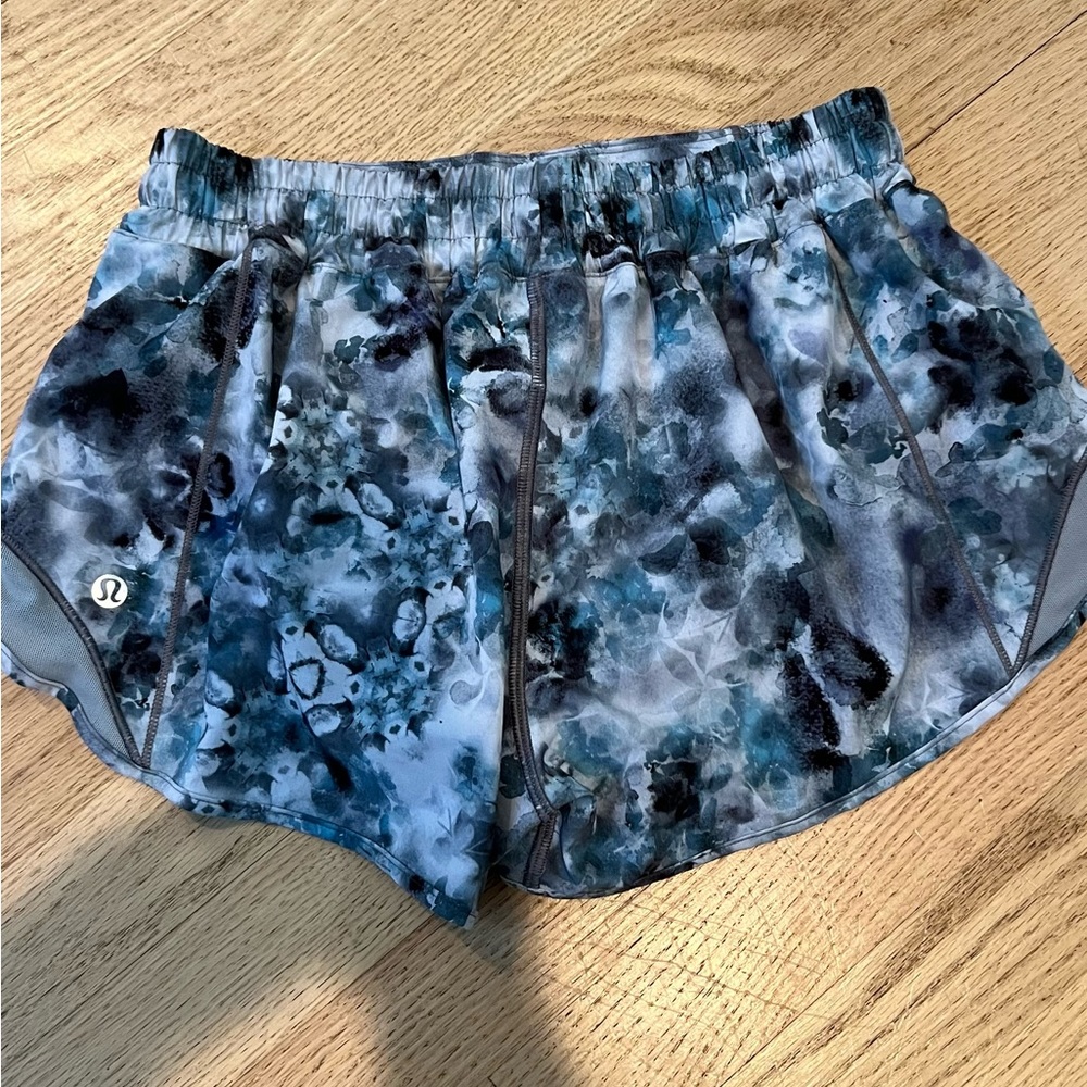 Lululemon Hotty hot shorts 2.5”